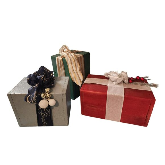 Handcrafted Wooden Holiday Gift Boxes Set Of 3 Cedar Festive Decor - Picture 2 of 3